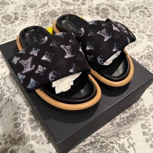 Women’s Louis Vuitton Pool Pillow Comfort Mules